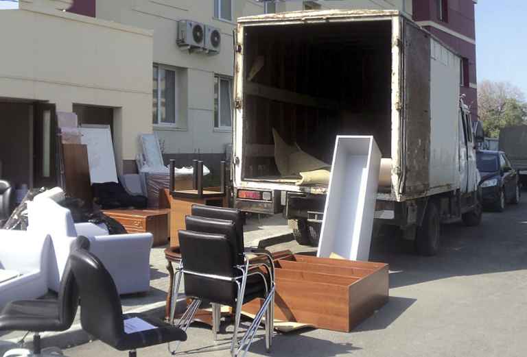 Заказать грузовую машину для транспортировки личныx вещей : Мешки 10, 3 коробки, 3 чемодана, телевизор из Хабаровска в Якутск