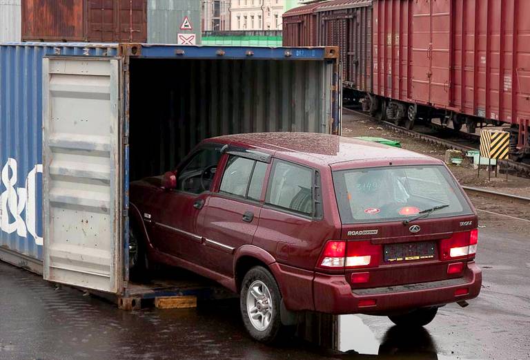 Стоимость транспортировки жд сеткой легковой машины из Екатеринбурга в Москву