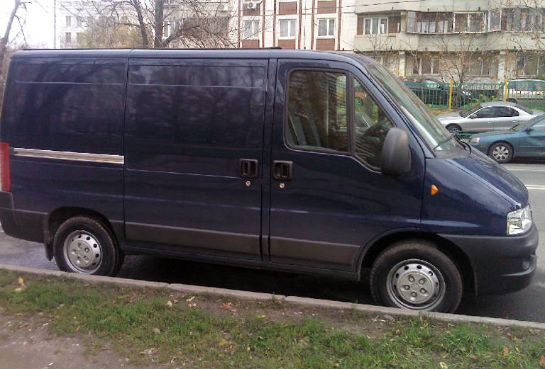 Заказать машину перевезти домашние вещи из Торбино в Санкт-Петербург